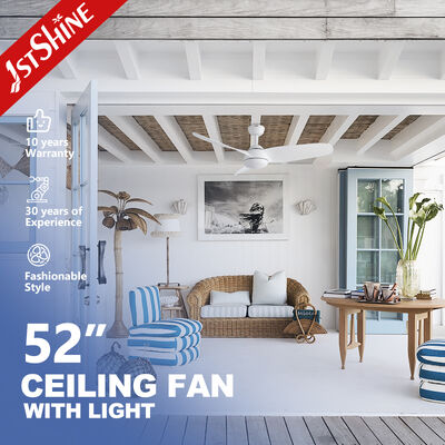 پنکه سقفی پلاستیکی بادوام با ساختار سبک و موتور قدرتمند که خنک‌کنندگی موثری را در فضاهای عمومی فراهم می‌کند.