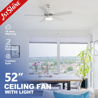 قیمت خوب پنکه سقفی ۵۲ اینچ سفید دارای چراغ LED و ریموت کنترل ۶ سرعته مجهز به پره‌های MDF و موتور DC آنلاین